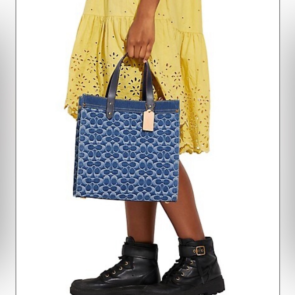 Coach Field Tote In Signature Denim - Picture 4 of 8